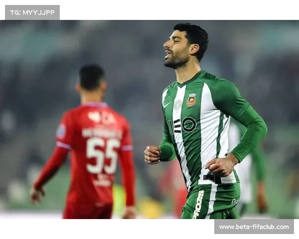 22岁全能中场被冷落三大豪门争抢渴望签约开启新篇章